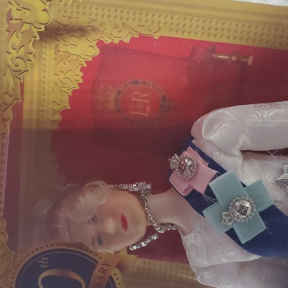 Barbie Queen Elizabeth II 70TH Anniversary Doll - Picture 2 of 11